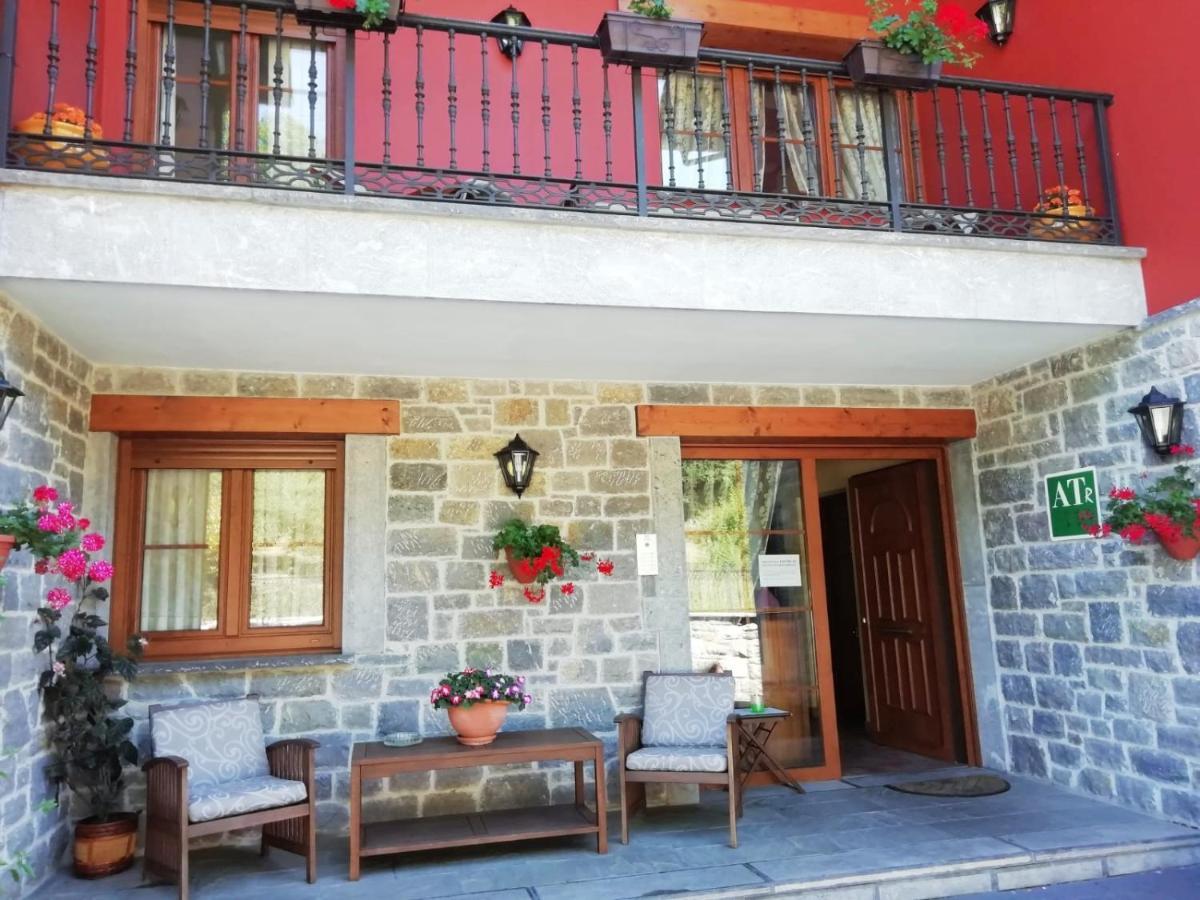Apartamentos Rurales La Vina Onís Esterno foto