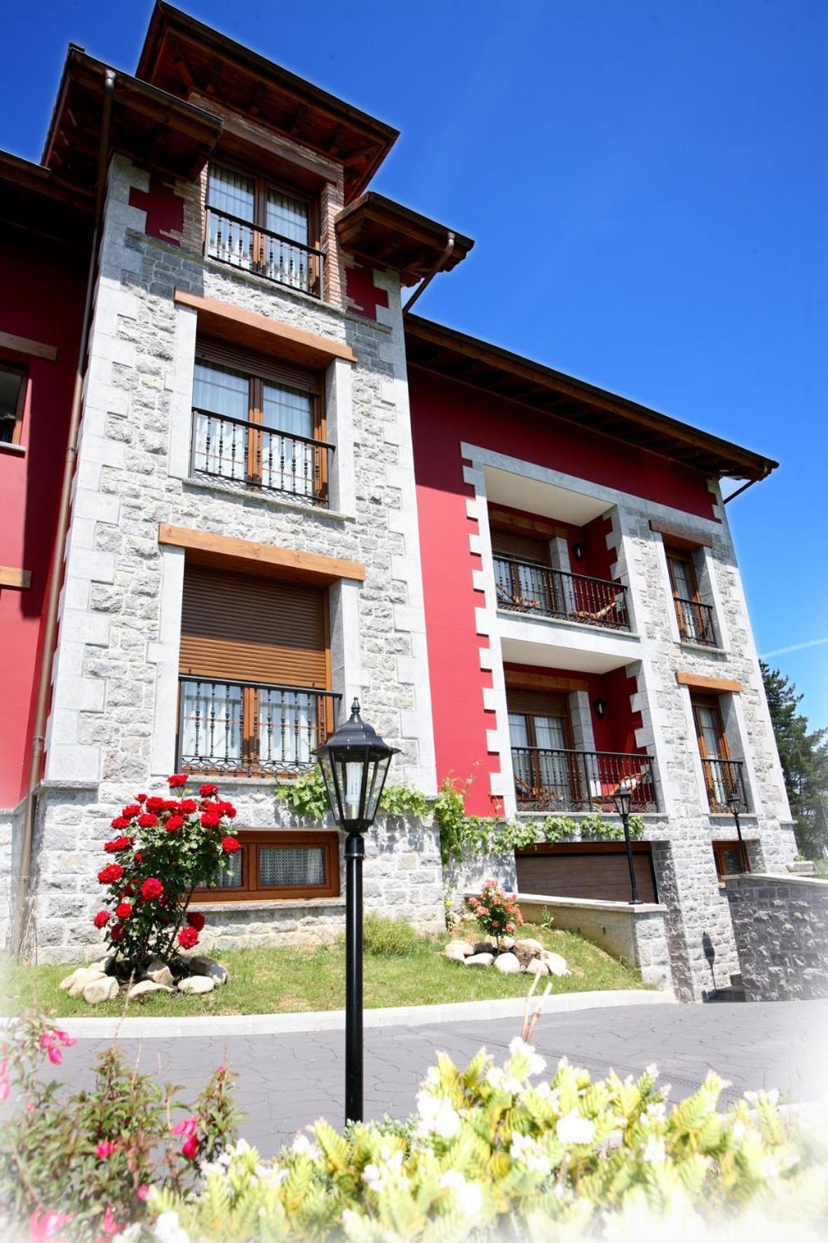 Apartamentos Rurales La Vina Onís Esterno foto