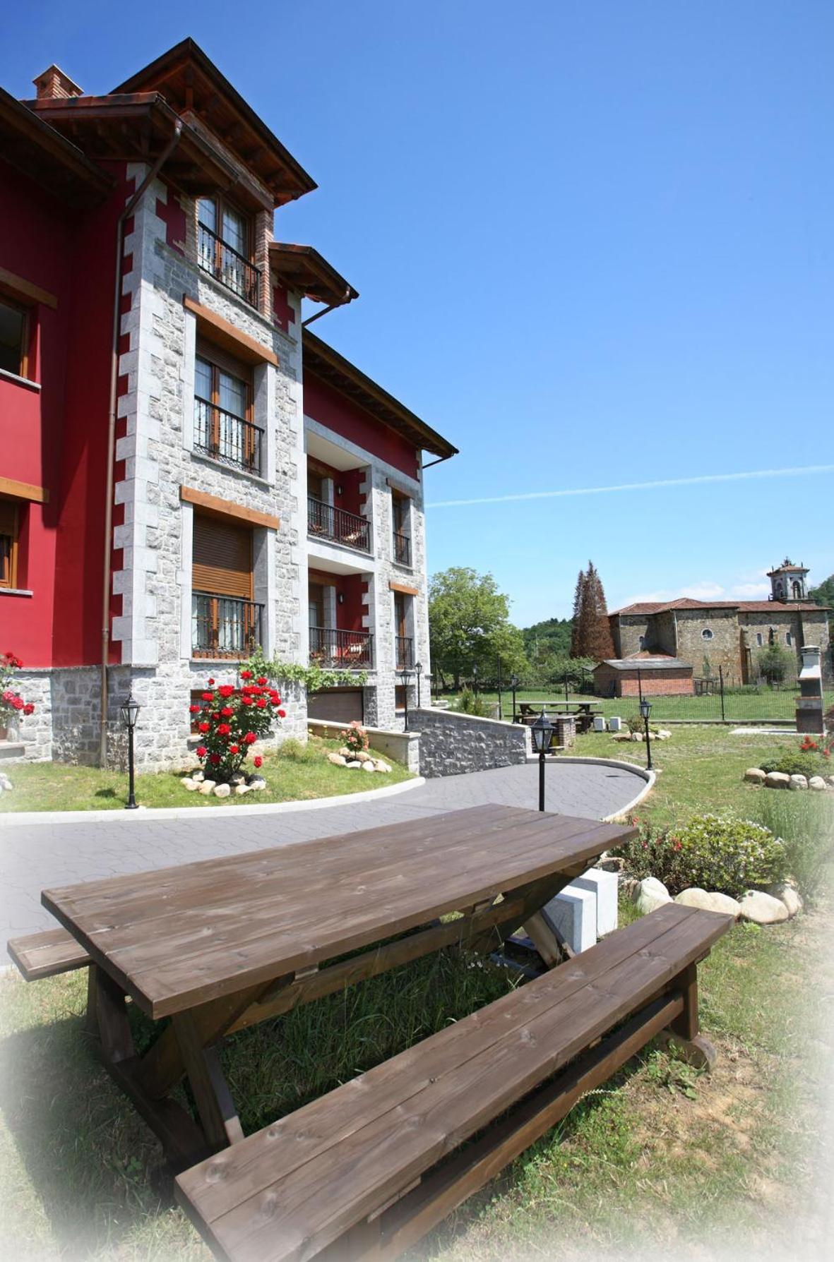 Apartamentos Rurales La Vina Onís Esterno foto